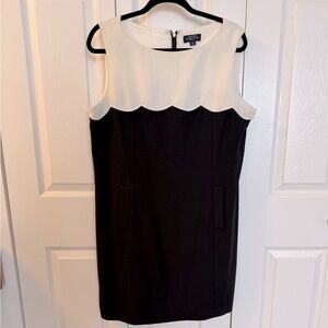Tahari Black & White Two-Tone Knit Sheath Dress with Front Pockets | Size 14P